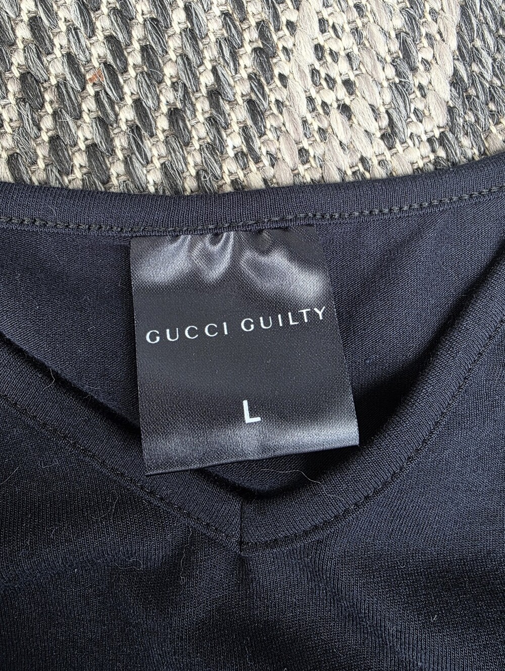 GUCCI Black V-Neck Long Sleeve Logo NEW - Picture 3 of 4